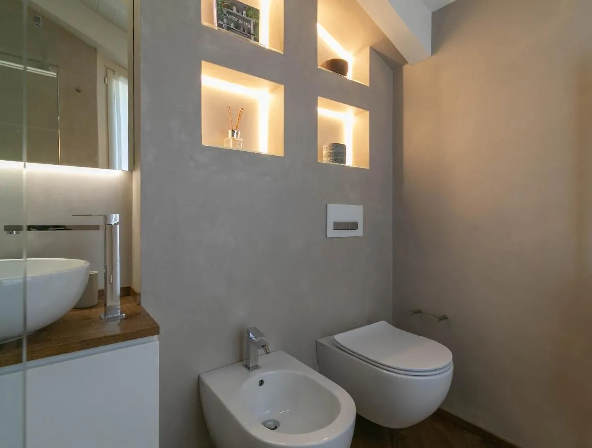 Apartment Mamma Ciccia Holiday Home - Cozy Attic Galbiate Italy
