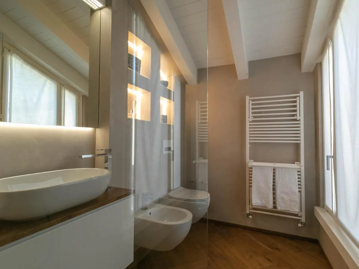 Apartment Mamma Ciccia Holiday Home - Cozy Attic Galbiate