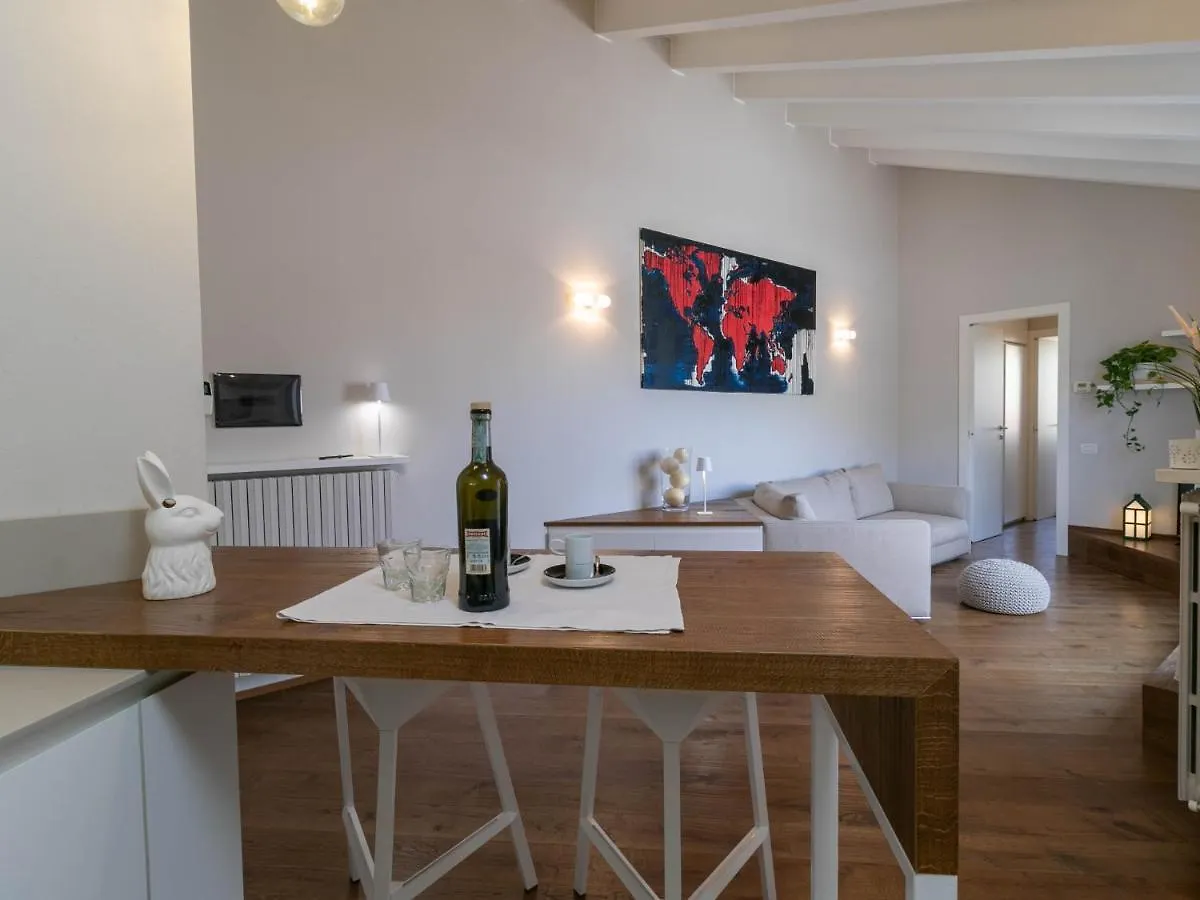 Apartment Mamma Ciccia Holiday Home - Cozy Attic Galbiate